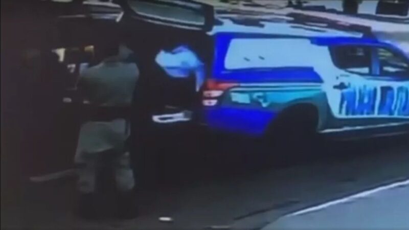 Jovem é encontrado morto horas depois de entrar em viatura da PM em Goiânia