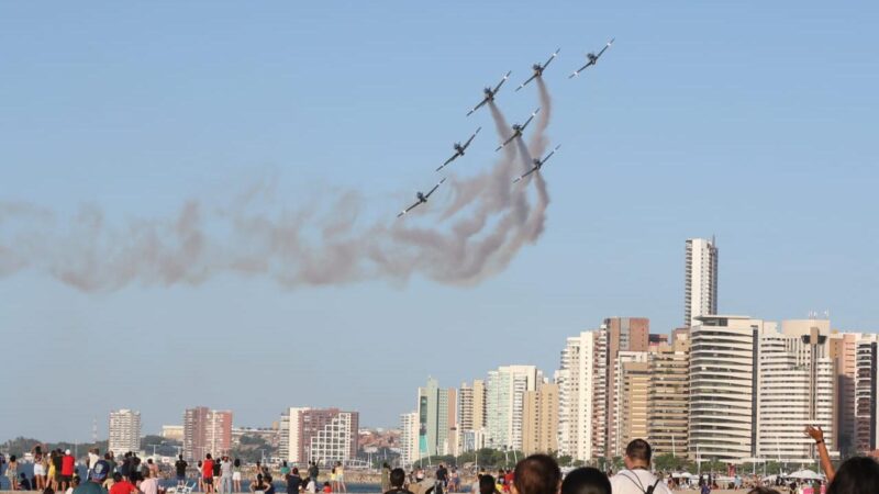 Esquadrilha da Fumaça faz apresentação em Fortaleza