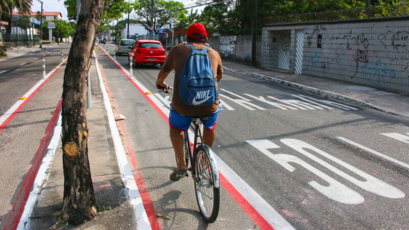 Prefeito Sarto entrega nova ciclofaixa na Av. Lineu Machado
