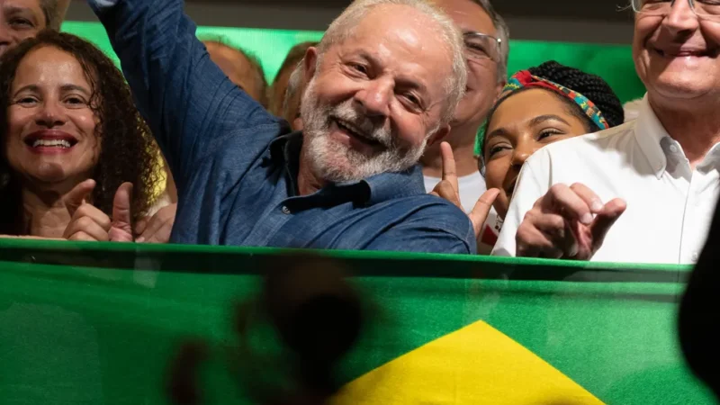 Lula recupera terreno perdido por Haddad em 2018 e tem 7,7 milhões de votos a mais no Sudeste; Bolsonaro perde 1,3 milhão de votos na região