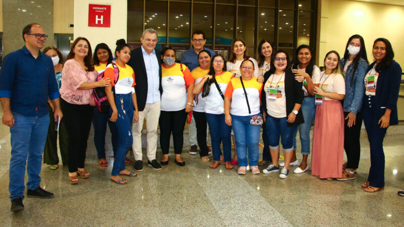 Prefeito José Sarto visita Bienal do Livro e acompanha ações da gestão