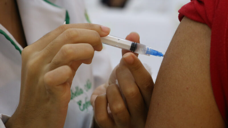 Fortaleza amplia vacinação com meningocócica C para público geral