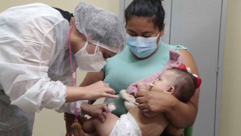Prefeitura inicia aplicação da segunda dose contra Covid-19 em fortalezenses de seis meses até dois anos de idade