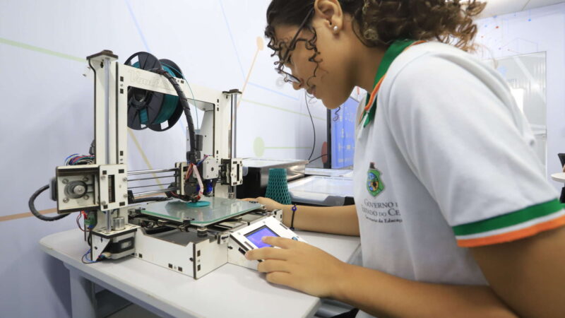 Primeiro Laboratório de Inovação Tecnológica do C-Jovem é entregue pela governadora Izolda Cela em Fortaleza