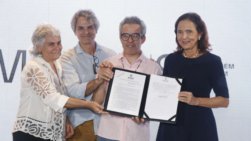 Governadora Izolda Cela sanciona lei que cria o Programa Estadual Escolas da Cultura