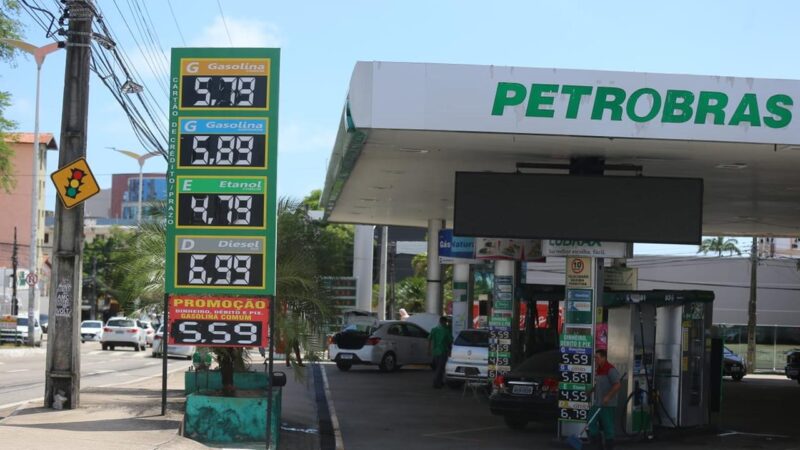Preço do litro da gasolina aumenta mais de R$ 1 em Fortaleza