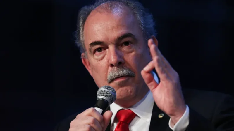 Câmara flexibiliza Lei das Estatais e pode facilitar ida de Mercadante para o BNDES