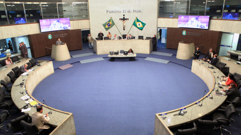 Nova composição que toma posse na Alece tem 14 partidos e maior participação feminina