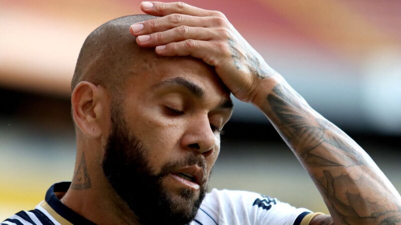 Tatuagem íntima de Daniel Alves foi decisiva para Justiça decretar prisão do jogador