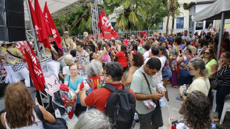 Piso dos professores: paralisação afeta 2º dia de aulas em escolas municipais de Fortaleza