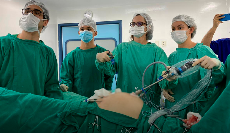 Helv realiza primeira cirurgia de colectomia por vídeo em paciente com câncer de intestino
