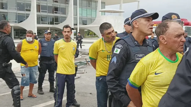 Justiça inicia mutirão de audiências de custódia de bolsonaristas radicais presos em Brasília