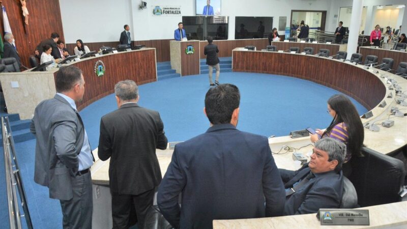 Como a isenção da taxa do lixo às igrejas pode mexer com os planos da oposição em Fortaleza