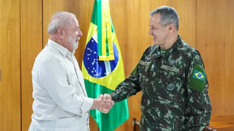 Novo comandante assume com missão de ‘pacificar’ Exército e vai afastar ex-assessor de Bolsonaro que comanda batalhão em GO