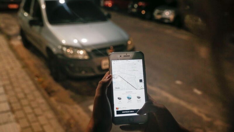 Usar transporte por aplicativo ou carro próprio? Veja simulações e qual a melhor forma de economizar