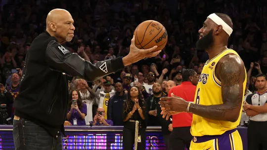 LeBron James quebra recorde histórico e é o maior pontuador da NBA em todos os tempos
