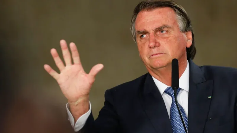 Bolsonaro diz a aliados que não se vacinou e que cogita processar ministro da CGU