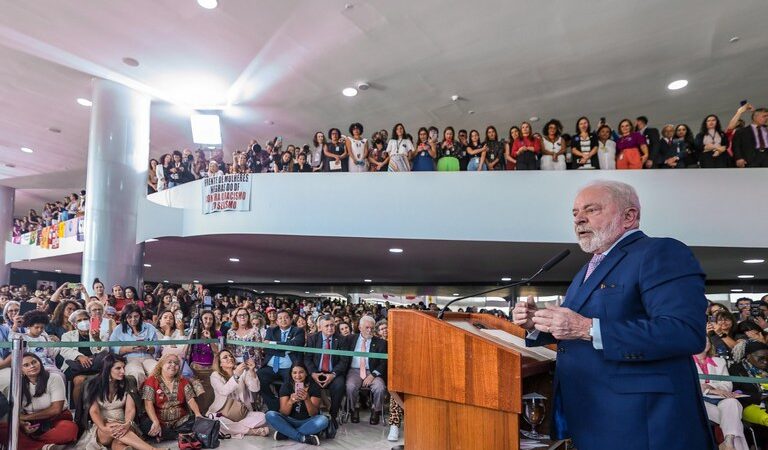 “Nada justifica a desigualdade de gênero”, diz Lula