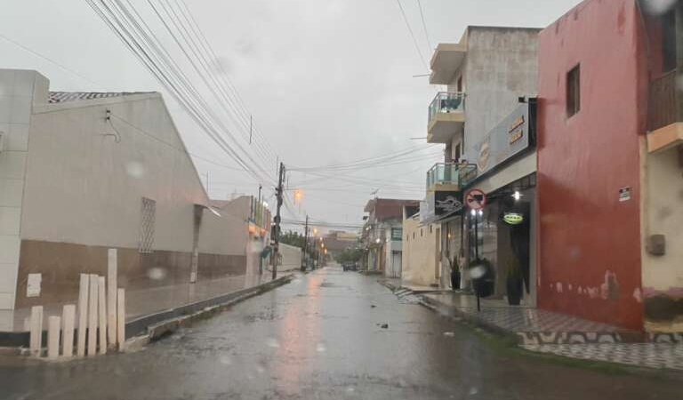 Ceará deve apresentar condições favoráveis para chuva em todas as macrorregiões até quarta-feira (15)