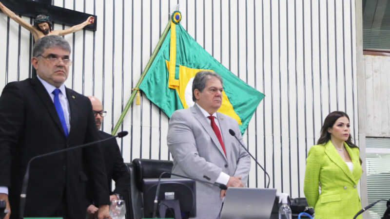 Alece presta minuto de silêncio por falecimento da vereadora Yanny Brena