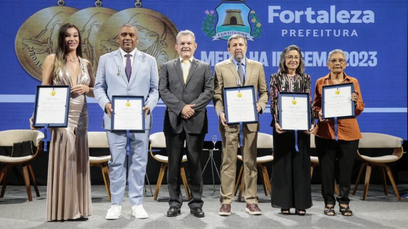 Prefeito Sarto entrega 6ª Medalha Iracema no aniversário de 297 anos de Fortaleza