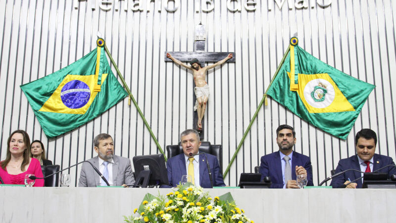 Alece celebra os 297 anos de Fortaleza em solenidade