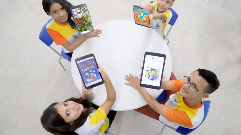 Mais 90 mil tablets são entregues a alunos da Rede Municipal neste ano letivo