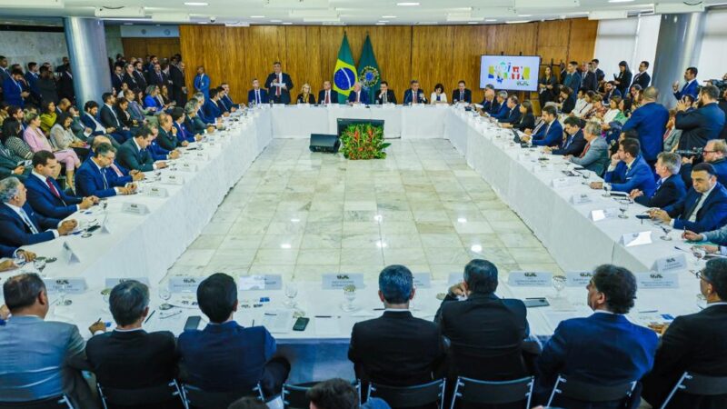 Em Brasília, governador Elmano de Freitas participa de reunião sobre enfrentamento à violência nas escolas
