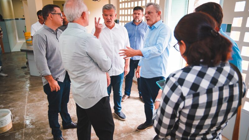 Prefeito Sarto visita obras do Posto de Saúde Benedito Arthur de Carvalho, no Luciano Cavalcante