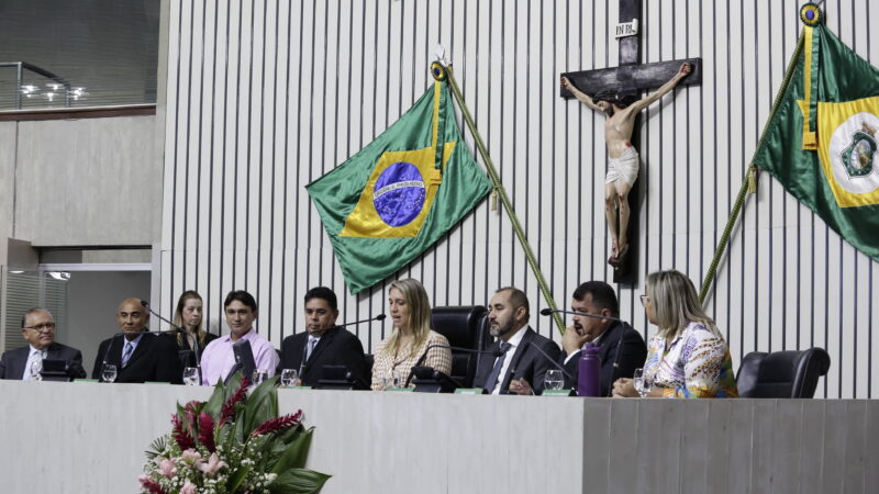 Alece ressalta os 90 anos de atuação do Sindicato dos Empregados no Comércio