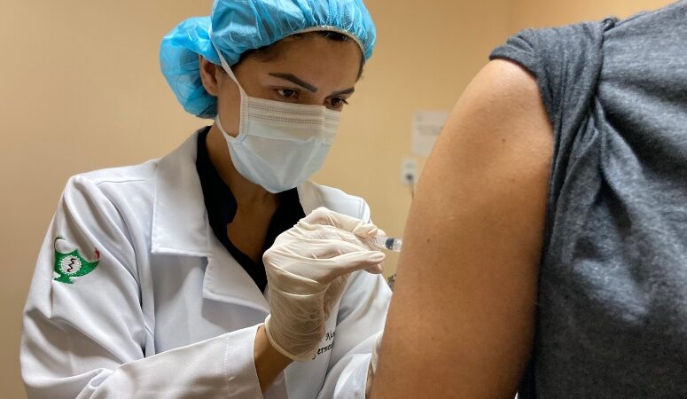 Saúde do Ceará inicia vacinação contra mpox para profissionais de laboratório e público-alvo residente no Interior