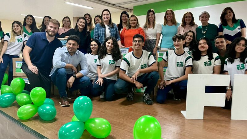 Farias Brito doa alimentos para a Campanha “Repartir a partir de agora”