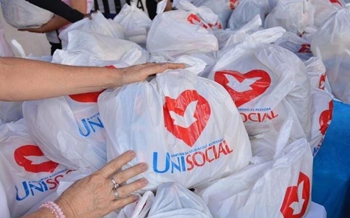 Alece homenageia grupos de ação social da Igreja Universal nesta sexta-feira