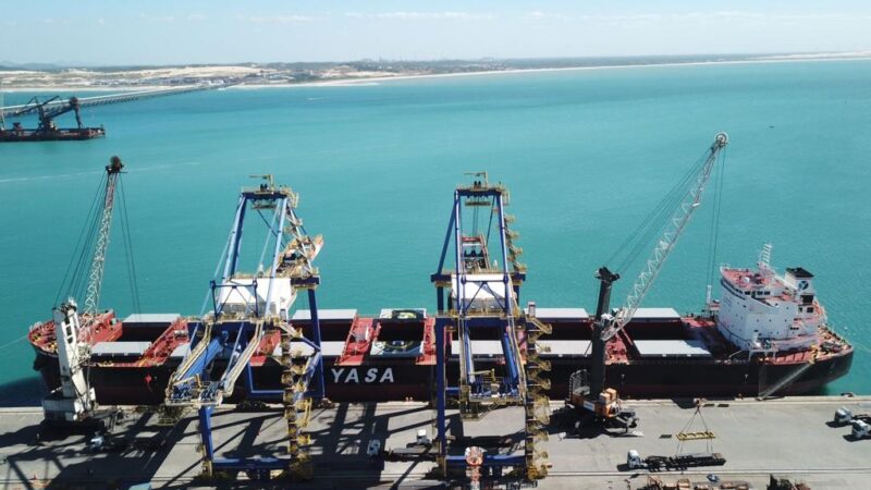Recorde histórico: Porto do Pecém embarca mais de 72 mil toneladas de placas de aço em um único navio
