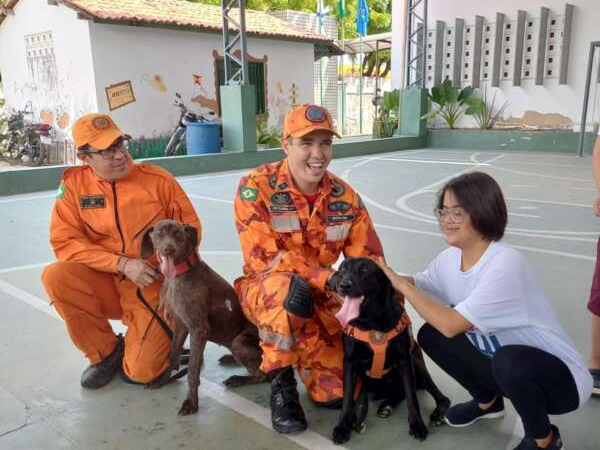 CBMCE leva projeto social CãoTerapia para escolas, hospitais e instituições filantrópicas que atendem crianças e adolescentes