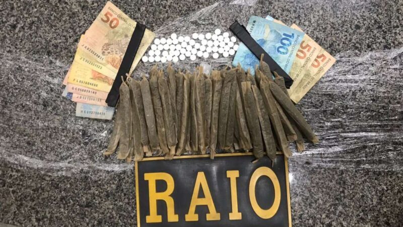 PMCE captura mulher em posse de 57 comprimidos de rebite e maconha em Itaitinga