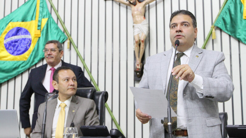 Oito projetos de parlamentares começam a tramitar na Alece