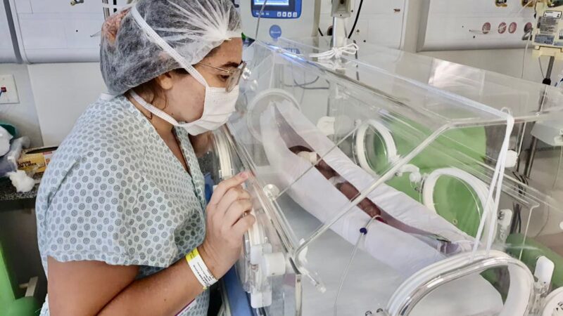 Balanço bom: redes de dormir são recurso terapêutico para acalmar e desenvolver bebês prematuros no HRSC