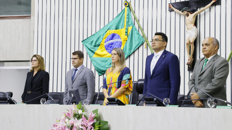 Importância da promoção do esporte é destacada em homenagem a profissionais de educação física