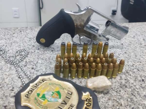 Polícia Civil e Copol/SSPDS prendem dupla em posse de arma de fogo e munições em Itarema