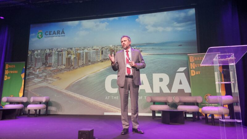 Governador Elmano de Freitas apresenta hubs aéreo e portuário do Ceará em evento econômico na Holanda