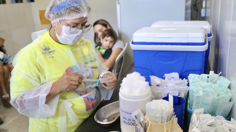 Fortaleza segue aplicando vacina bivalente contra covid-19 em adolescentes a partir de 12 anos até 31 de dezembro