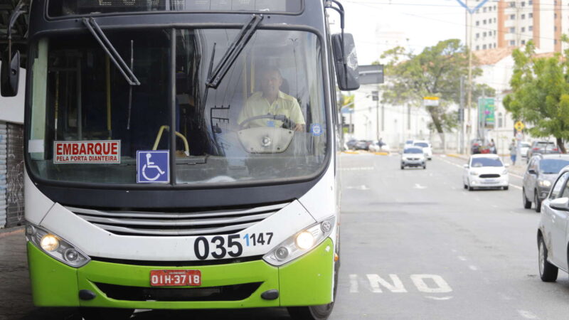 Governador Elmano de Freitas sanciona lei que institui o Programa VaiVem