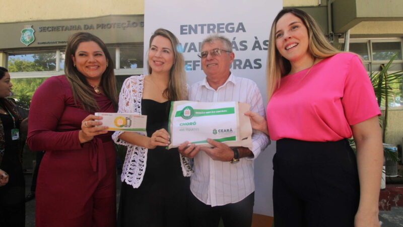 Vale Gás Social: Governo do Ceará entrega 209 mil tíquetes para prefeitos dos 184 municípios cearenses