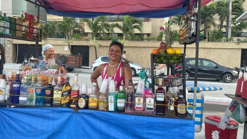 Empreendedorismo no Carnaval: mais de mil vendedores ambulantes encontram oportunidade de renda extra em Fortaleza