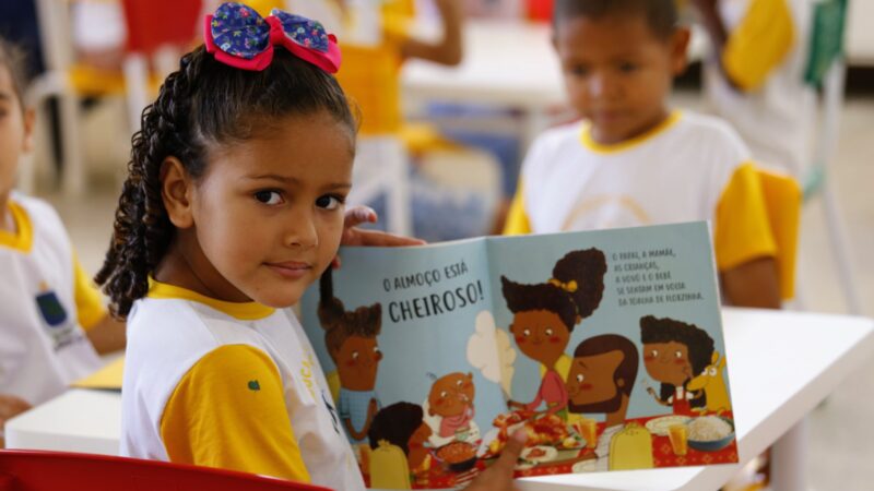 Ceará supera o NE e o Brasil na escolarização na primeira infância de crianças pretas ou pardas