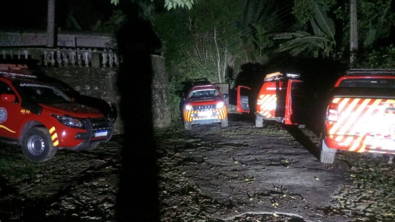 Equipes do CBMCE e da Ciopaer/SSPDS resgatam mulher na Serra de Maranguape