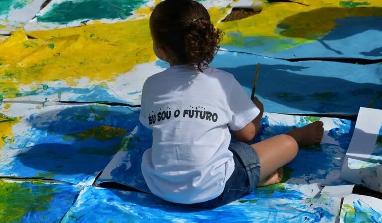Lula sanciona Lei que institui parentalidade positiva e o direito ao brincar como estratégias contra a violência
