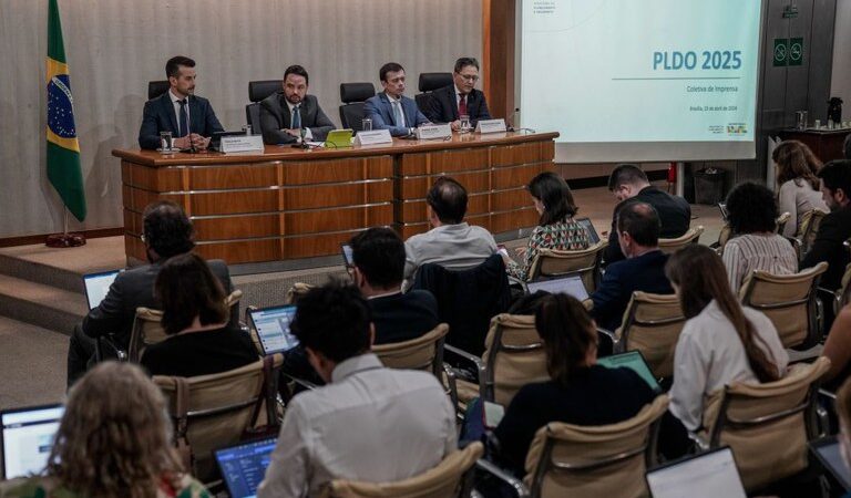 Governo Federal vai propor salário mínimo de R$ 1.502 e meta fiscal zero para 2025