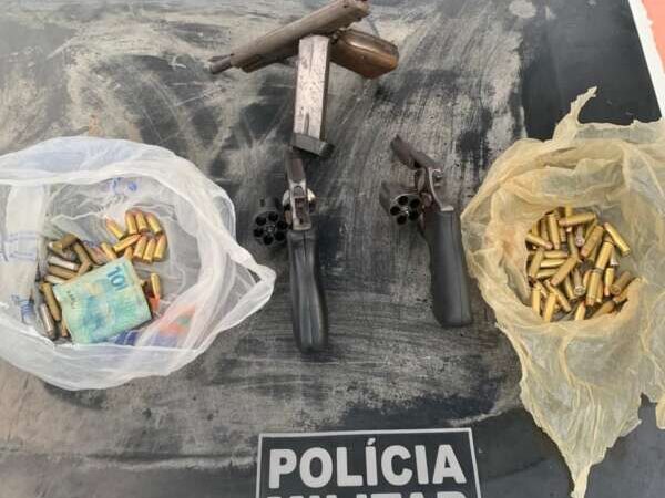 PMCE captura foragido da Justiça e apreende armas de fogo e munições em Itarema